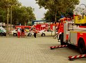 2 Denkmalkletterer hielten Feuerwehr und Polizei in Trapp Koeln Heumarkt P025